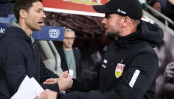 Xabi Alonso und Sebastian Hoeneß waren sich in ihrer Spielanalyse weitgehend einig. Foto: Rolf Vennenbernd/dpa