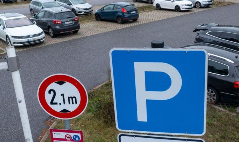 Pendler nehmen in Mecklenburg-Vorpommern mitunter lange Strecken für den Weg zur Arbeit in Kauf. (Archivbild) Foto: Jens Büttner