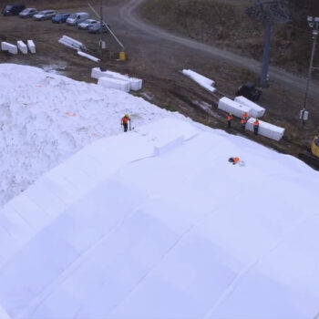 Le «snow farming», une solution miracle pour les stations de ski en manque de neige?