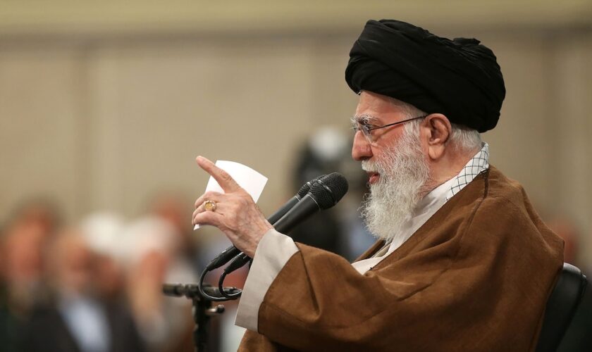 L'ayatollah iranien Ali Khamenei d'une réunion à Téhéran, le 27 octobre 2024