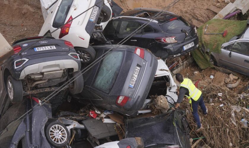 Inondations en Espagne : la recherche des corps se poursuit avec de nouveaux renforts