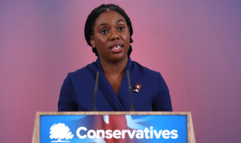 Kemi Badenoch, "anti-woke" et "anti-immigration", la nouvelle cheffe des Tories britanniques