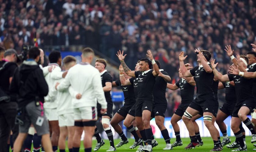 England step forward as All Blacks perform the Haka after pre-match controversy