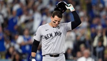 Yankees decline Anthony Rizzo's $17.5 million team option as offseason moves begin