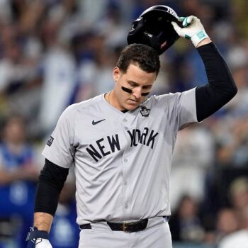 Yankees decline Anthony Rizzo's $17.5 million team option as offseason moves begin