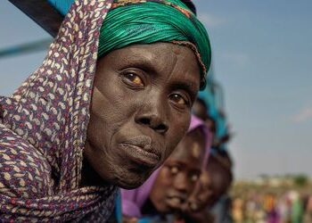 Sudan: Fotograf Peter Caton dokumentiert die Flucht in den Südsudan - Katastrophe in Studioqualität