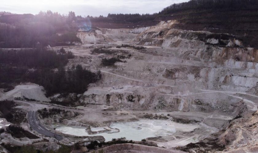 Bénédiction ou malédiction ? Dans l’Allier, un gisement riche en lithium divise l’opinion