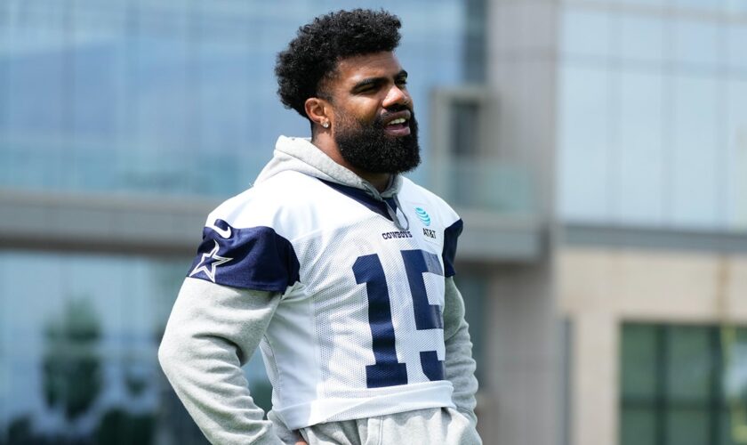 Cowboys scratched Ezekiel Elliott vs Falcons due to 'habitual tardiness,' missing team meetings: report