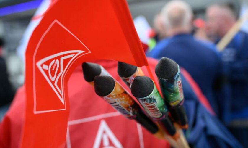 Die IG Metall ruft für Montag in Sachsen zu weiteren Warnstreiks auf (Archivbild) Foto: Hendrik Schmidt/dpa