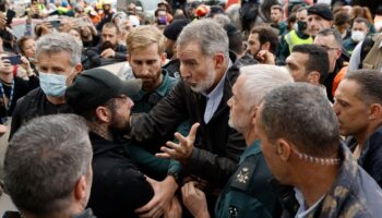 Spain floods latest: Furious crowds chant ‘murderer’ and toss mud at King Felipe in crisis-hit Valencia visit