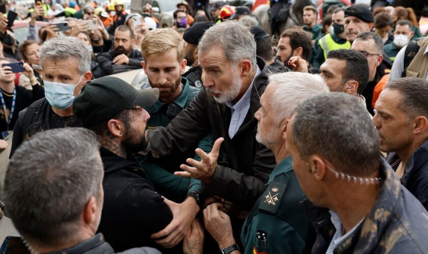 Spain floods latest: Furious crowds chant ‘murderer’ and toss mud at King Felipe in crisis-hit Valencia visit