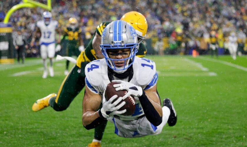 Detroit Lions maintain flying start with win over Green Bay Packers