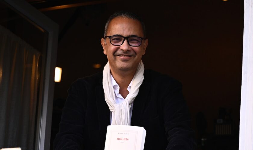 L'écrivain Kamel Daoud, lauréat du prix Goncourt pour son roman "Houris", au restaurant Drouant à Paris, le 4 novembre 2024