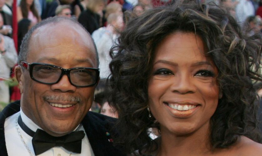 Music producer Quincy Jones (C), with his unidentified date and Oprah Winfrey (R), arrives at the 77th annual Academy Awards in Hollywood, February 27, 2005. REUTERS/Lucy Nicholson MM