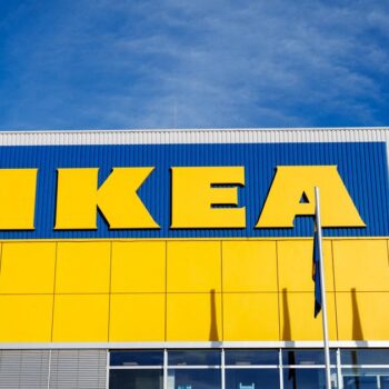 Ikea veut indemniser d’anciens détenus forcés à travailler pour sa filiale est-allemande