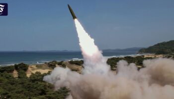 Nordkorea feuert Raketensalve ab