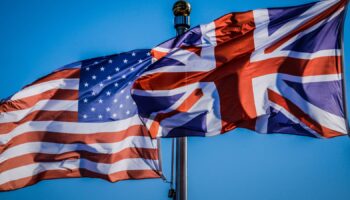 USA and UK flags together on the staff. Image: iStock