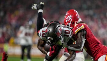 Kansas City Chiefs remain perfect with overtime victory