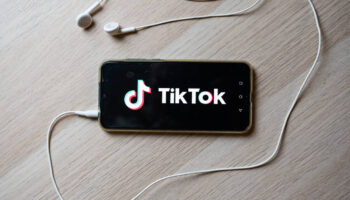 TikTok : après le suicide de deux adolescentes, sept familles françaises assignent le réseau social en justice