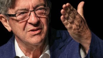 Le leader de la France insoumise Jean-Luc Mélenchon le 23 août 2024 à Châteauneuf-sur-Isère, dans le sud-est de la France