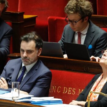 La ministre de la Santé Geneviève Darrieussecq (1er banc à droite) et le ministre du Budget Laurent Saint-Martin (1er banc à gauche), lors du débat sur le budget de la sécurité sociale, à l'Assemblée nationale