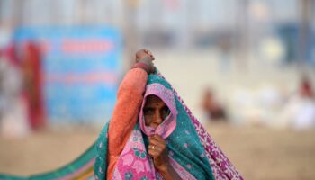 Tying saree underskirt too tightly poses cancer risk, scientists warn