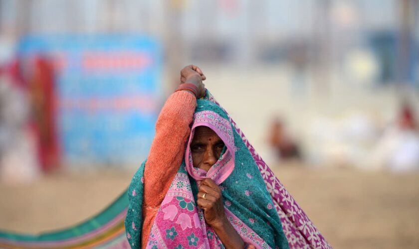 Tying saree underskirt too tightly poses cancer risk, scientists warn