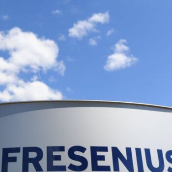 Fresenius hat erneut ein Quartal unerwartet stark abgeschlossen. (Archivbild) Foto: Arne Dedert/dpa