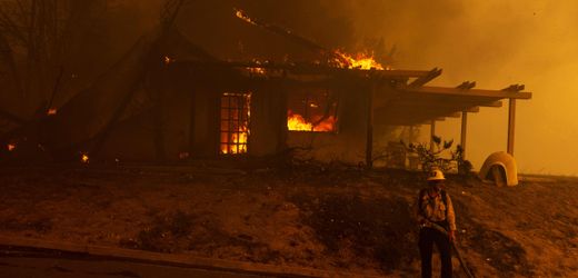 USA: Waldbrand in Südkalifornien treibt Tausende aus den Häusern