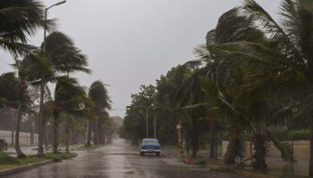 À Cuba, l’ouragan Rafael touche terre pendant que l’île est à nouveau plongée dans le noir