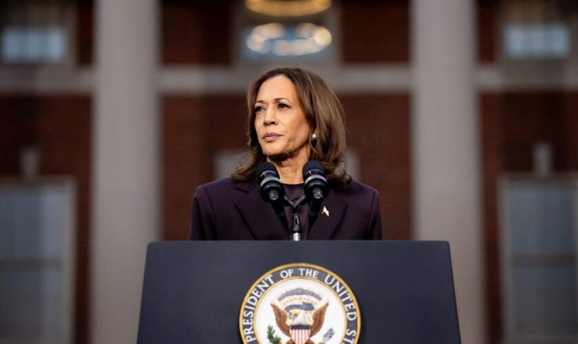 Kamala Harris concède sa défaite : un discours “plein d’émotion” et “sur un ton de défi”