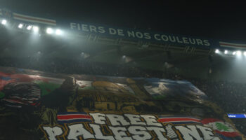 PSG : un immense tifo soutien à la Palestine déployé par les supporters