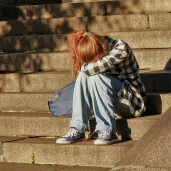 Agressions sexuelles à l'université: les conseils des spécialistes pour accompagner votre enfant victime