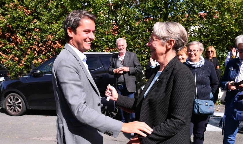 Gabriel Attal et Elisabeth Borne lors d'un congrès de Renaissance à Saint-Jean-de-Luz (Pyrénées-Atlantiques) le 5 octobre 2024