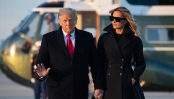 Le président américain Donald Trump et sa femme Melania Trump à la base Andrews, le 23 décembre 2020 dans le Maryland