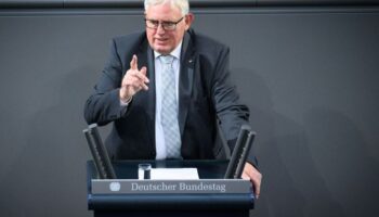 Karl-Josef Laumann fordert schnelle Neuwahlen für Deutschland. (Archivbild) Foto: Bernd von Jutrczenka/dpa