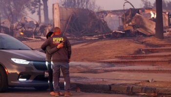 Waldbrände in Kalifornien: Waldbrände in Kalifornien: Tausende auf der Flucht