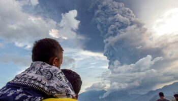 Indonesien: Tausende fliehen vor Vulkanausbruch in Indonesien