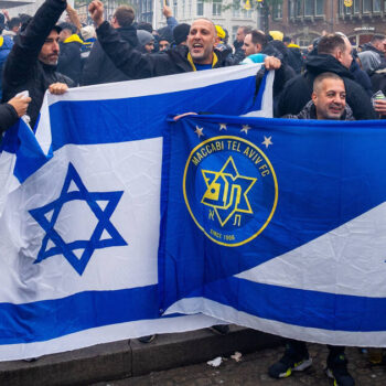 Supporteurs de foot israéliens attaqués à Amsterdam : ce que l’on sait des faits, du contexte et des réactions