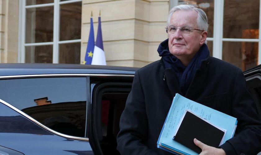 Le Premier ministre français Michel Barnier à son arrivée lundi 4 novembre 2024 à l'hôtel de Matignon à Paris