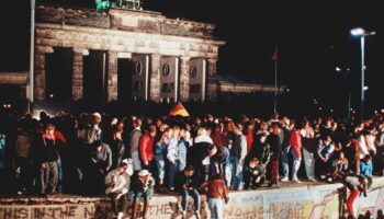 9. November 1989: Olaf Scholz würdigt Mauerfall vor 35 Jahren als "Sieg der Freiheit"