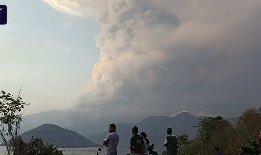 Indonesien: Vulkan speit neun Kilometer hohe Aschewolke aus