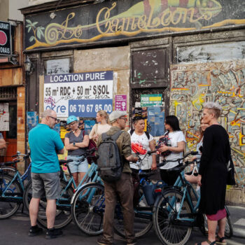 A Paris, des réfugiés russes et ukrainiens en grève contre l’entreprise de tourisme qui les emploie sans contrat