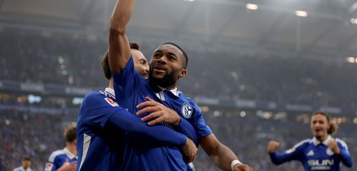 2. Fußball-Bundesliga: Schalke 04 schlägt Jahn Regensburg, Hannover 96 verliert in Elversberg