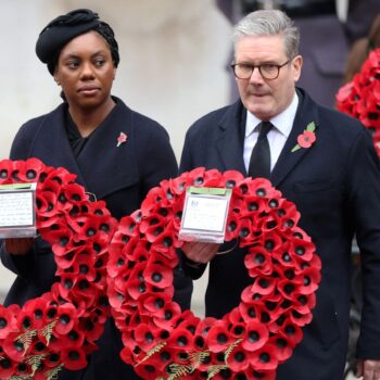 Conservative Party leader Kemi Badenoch and Britain's Prime Minister Keir Starmer carry wreaths during the National Service of Remembrance at The Cenotaph in London, Britain, November 10, 2024. Chris Jackson/Pool via REUTERS