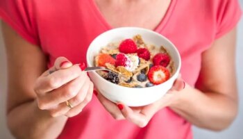 Three breakfast foods 'boost energy and prevent midday fatigue', according to experts