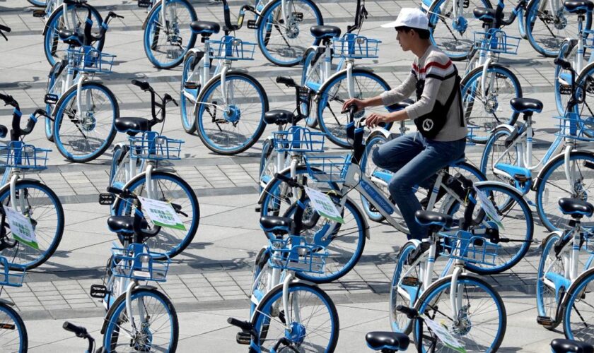 100 000 étudiants chinois bloquent le trafic après une balade nocturne à vélo