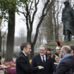 Emmanuel Macron et le Premier ministre britannique commémorent le 11-Novembre à Paris