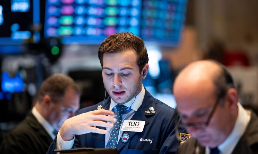 Un courtier au New York Stock Exchange à Wall Street