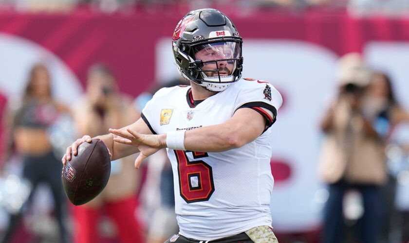 Tom Brady lauds Bucs' Baker Mayfield for incredible stiff arm, throw in pivotal moment vs 49ers